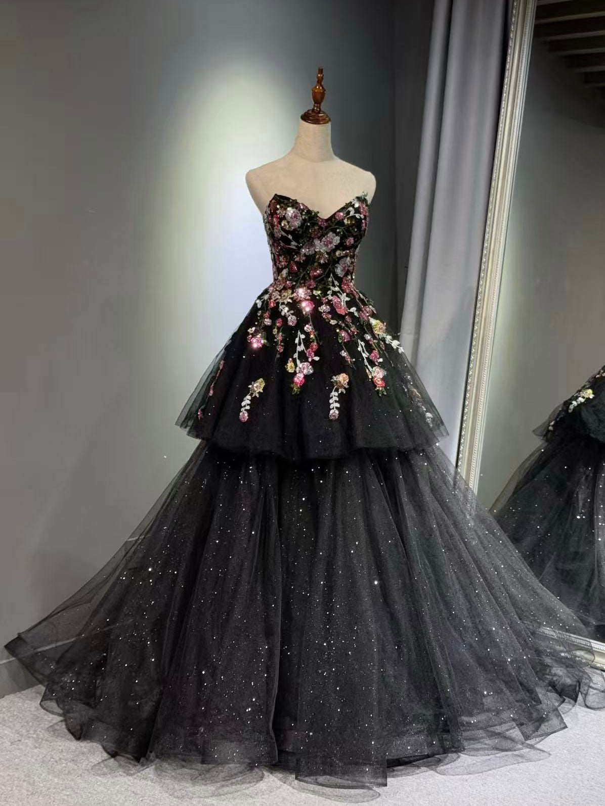 A-line V Neck Tulle Floor Length Black Long Prom Dress with Lace Applique