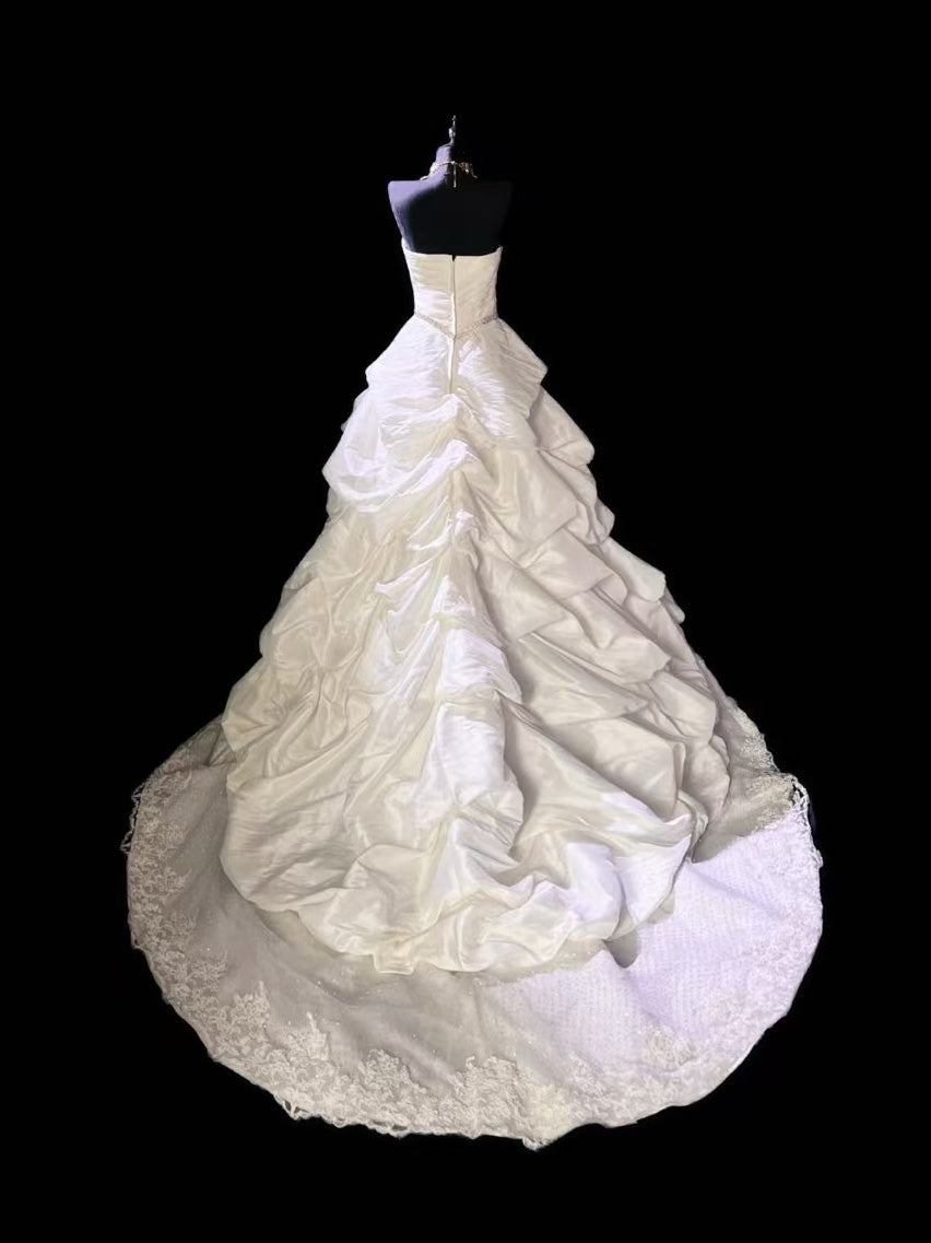 Sweetheart Neck Taffeta Tulle Lace Sweep Train ivory Wedding Dress