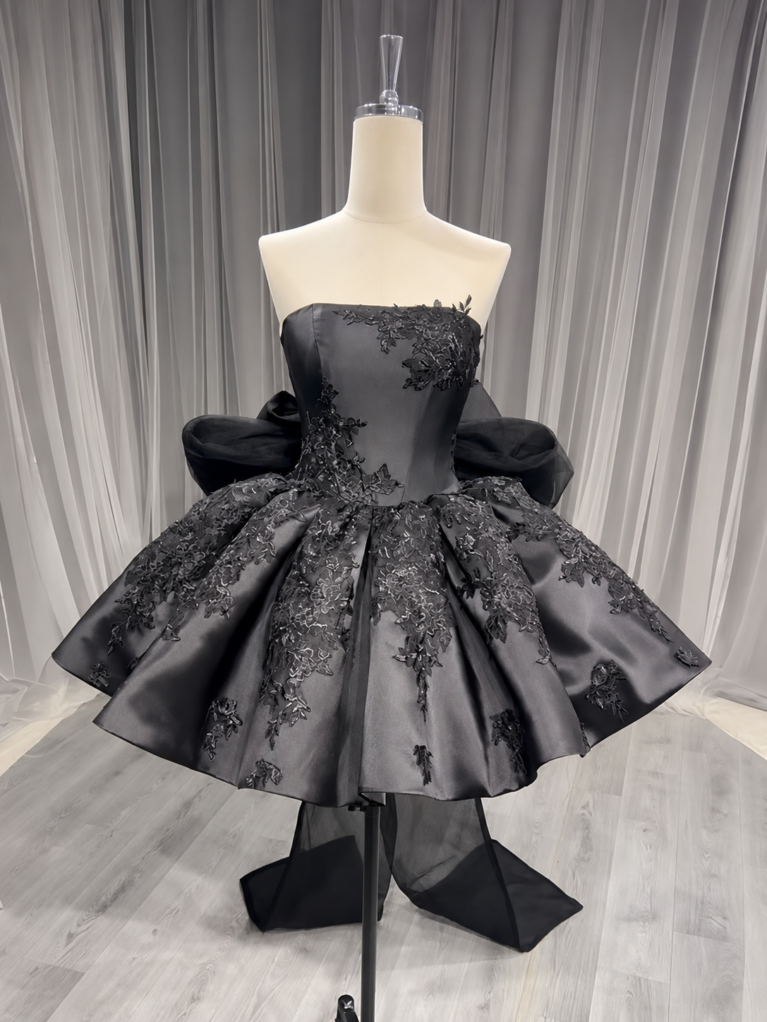 Strapless Black Satin Lace Appliques A-Line Short Prom Dress with Bows