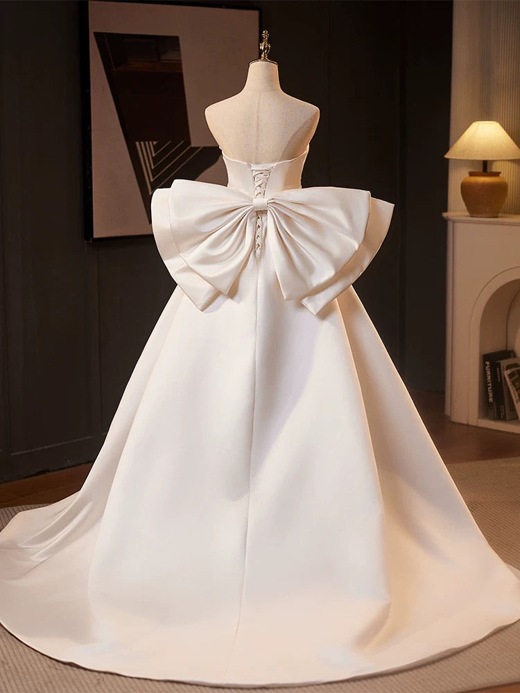 Sweetheart Satin Sweep Train White Long Prom Dress With Bow Tie