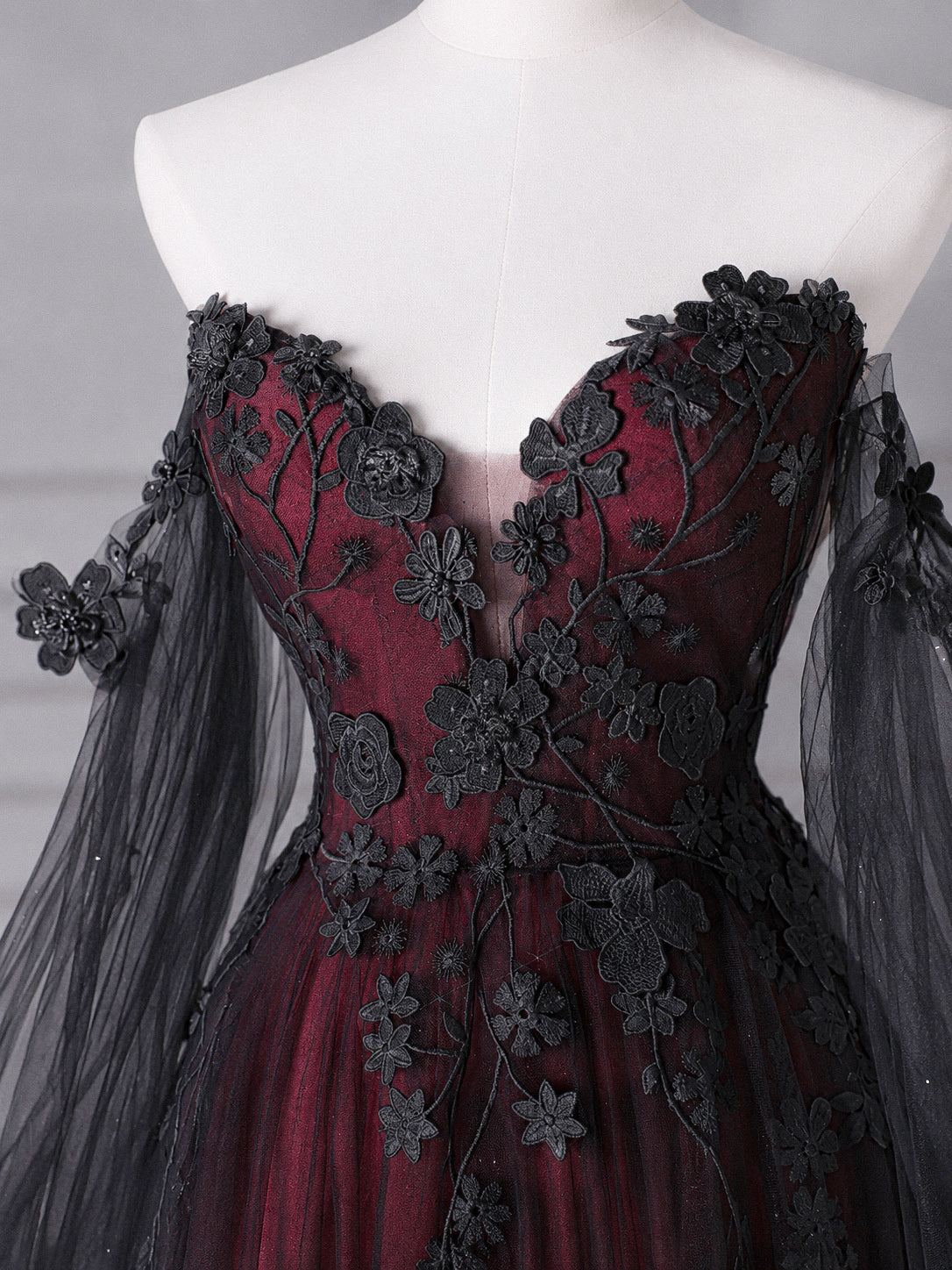 A-Line Sweetheart Tulle Lace Long Sleeves Black/Burgundy Prom Dress