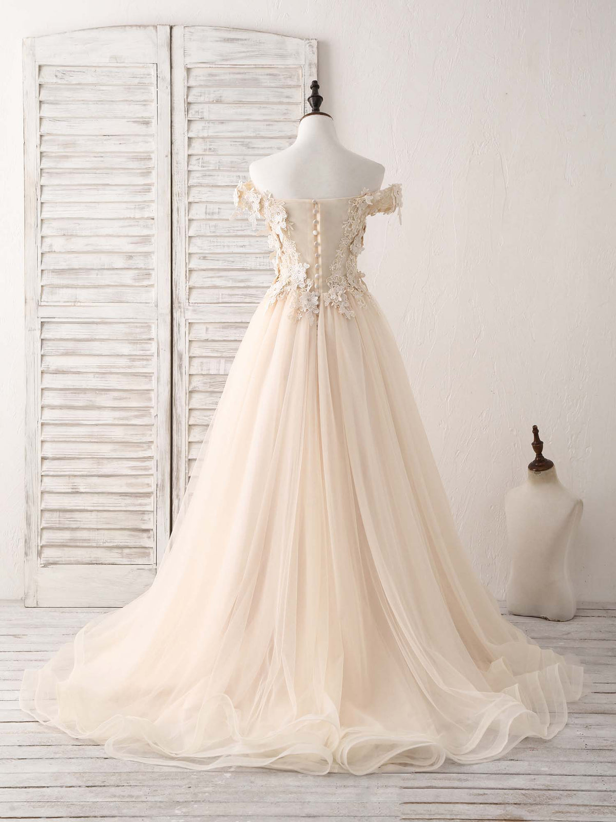 A-Line Lace Applique Tulle Long Champagne Prom Dresses Sweet 16 Dress