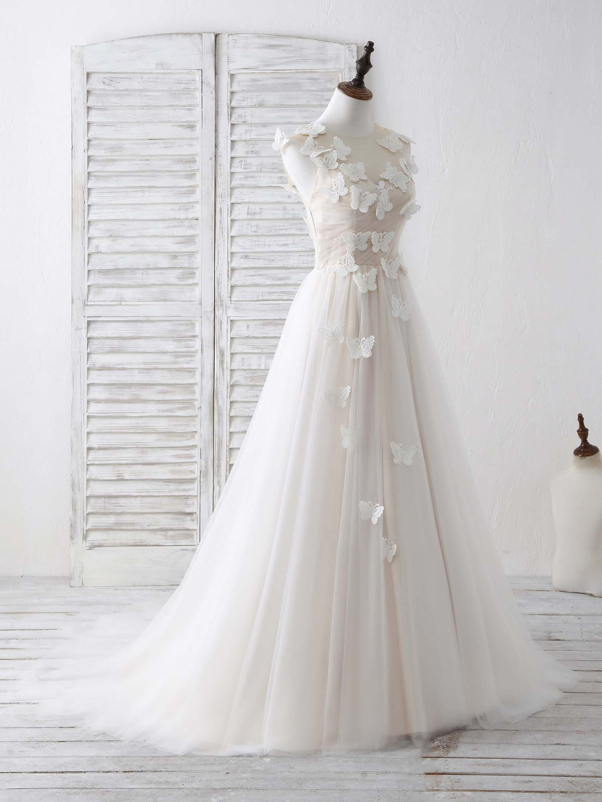A-Line White Round Neck Tulle 3D Lace Applique Long Prom Dresses