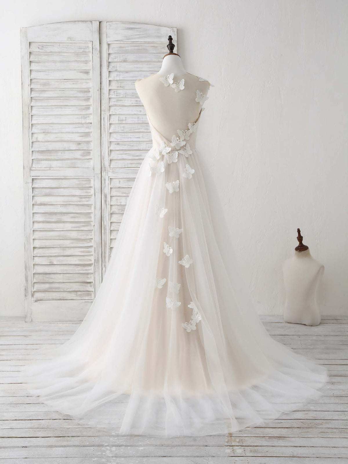 A-Line White Round Neck Tulle 3D Lace Applique Long Prom Dresses