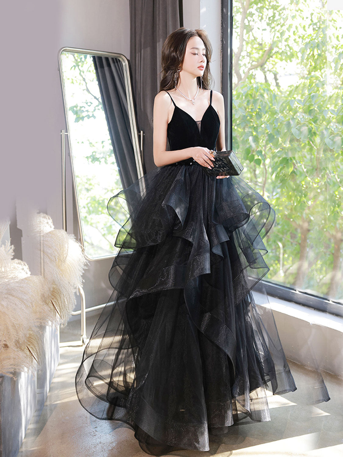 Black V Neck Tulle Long Prom Dresses