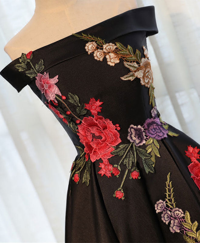 Black Satin Short Prom Dress, Black Homecoming Dresses With Lace Applique