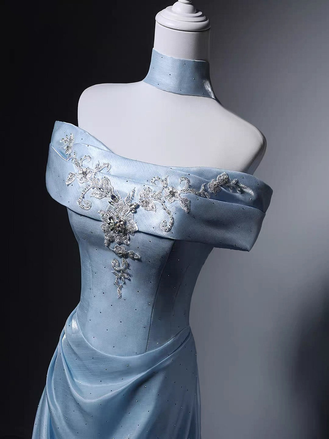 A-Line Off Shoulder Sweep Train Blue Prom Dress with Lace Applique