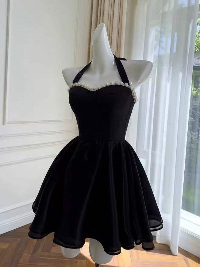 Black Sweetheart Neck Short Homecoming Dress with Beads