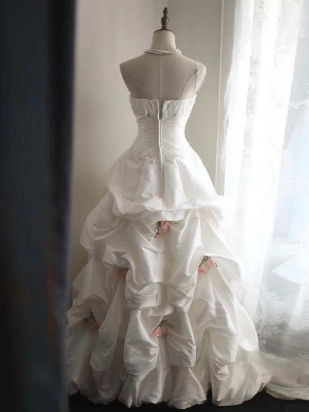 Retro A-Line/Princess Sleeveless Floor-Length Taffeta ivory Prom Dress