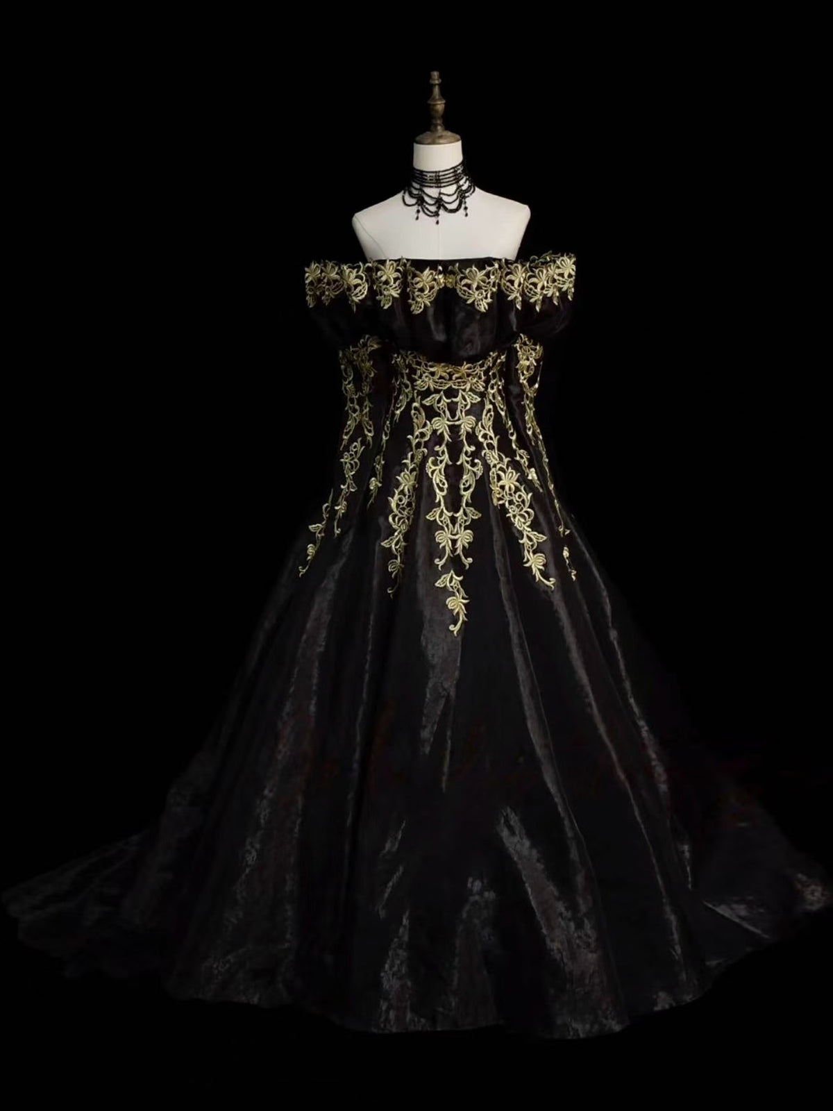 A-line Long Sleeves Organza Black Long Prom Dress with Lace Applique