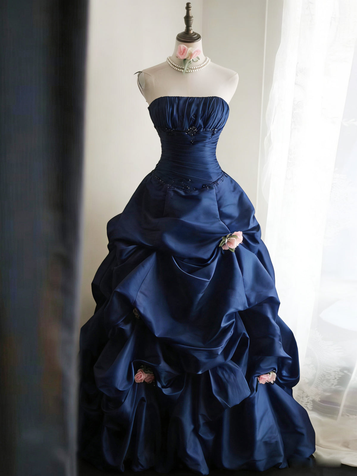 Retro A-Line/Princess Sleeveless Floor-Length Taffeta ivory Prom Dress