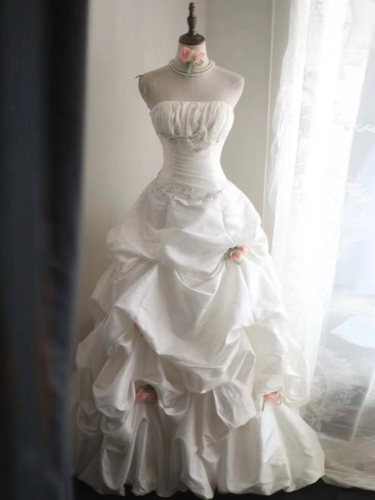 Retro A-Line/Princess Sleeveless Floor-Length Taffeta ivory Prom Dress