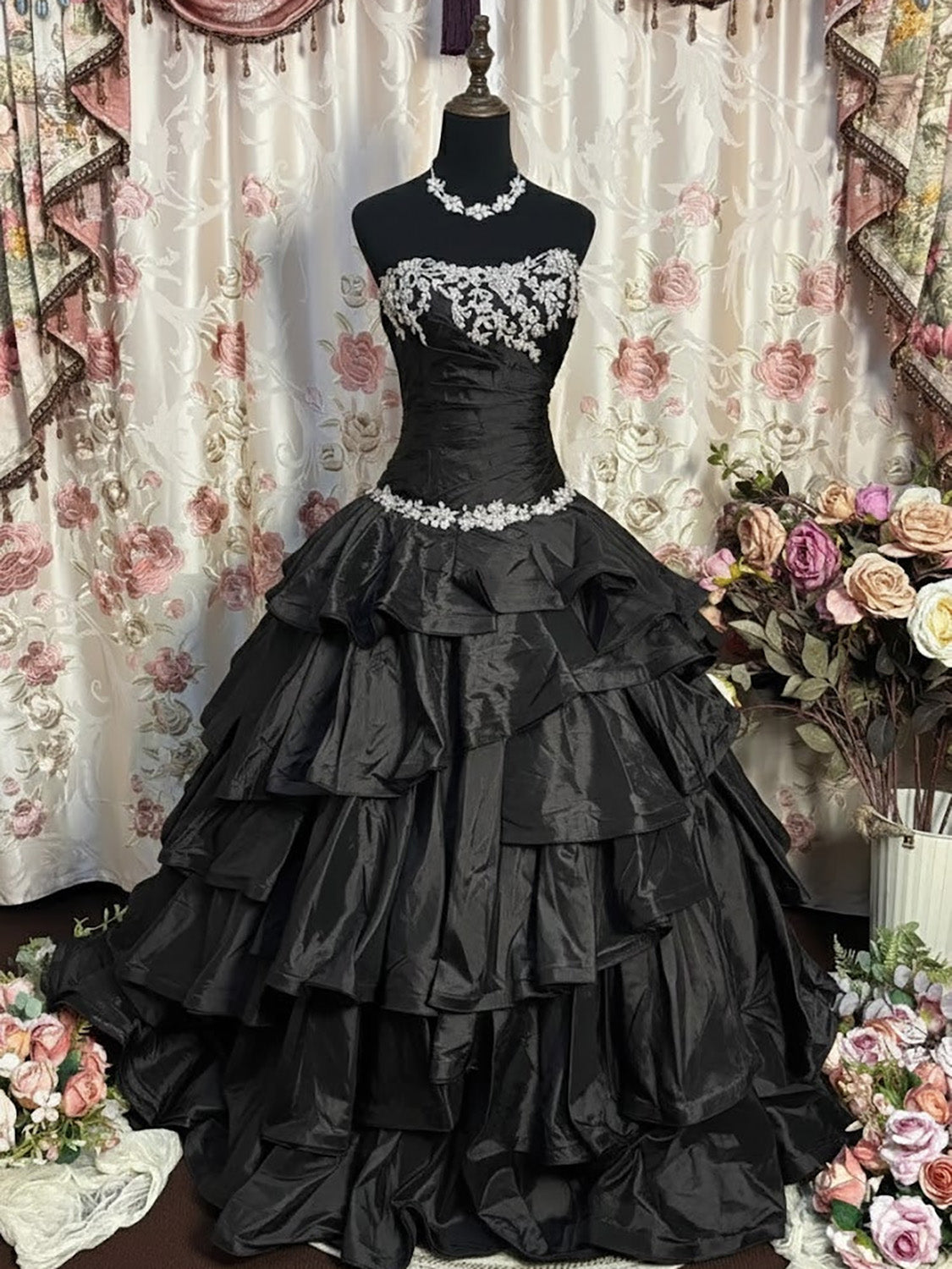 Retro Sweetheart Taffeta Ruffles Burgundy Long Prom Gown with Lace Applique