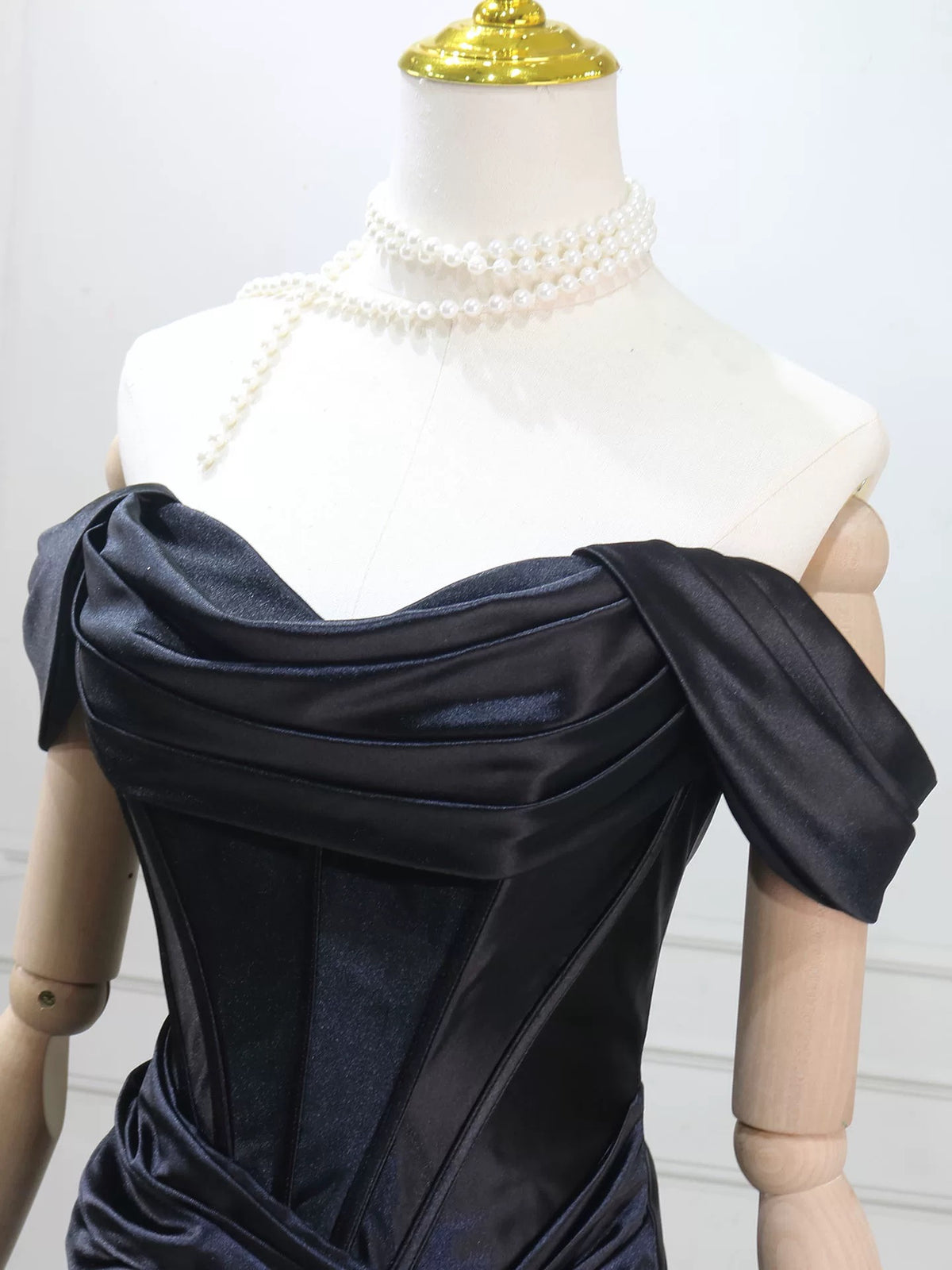 Mermaid Sweetheart Neck Satin Black Long Prom Dress