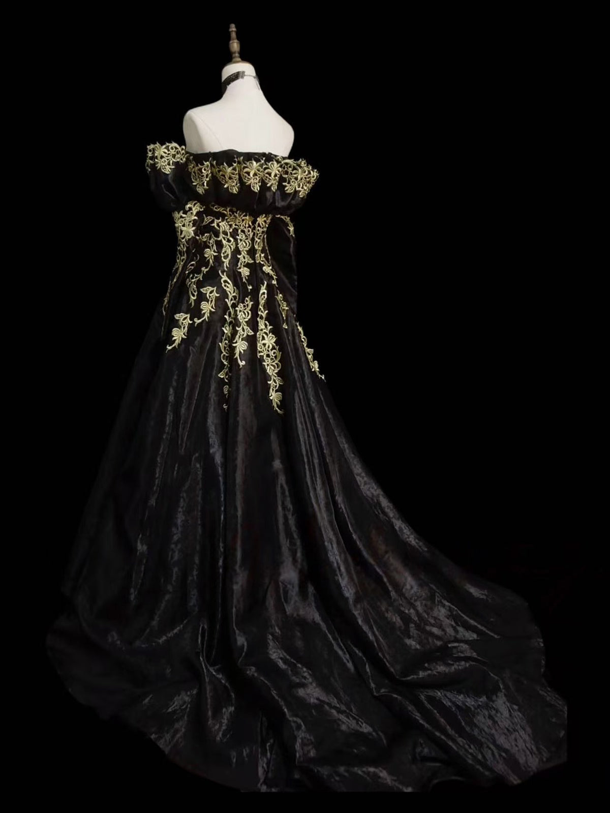 A-line Long Sleeves Organza Black Long Prom Dress with Lace Applique