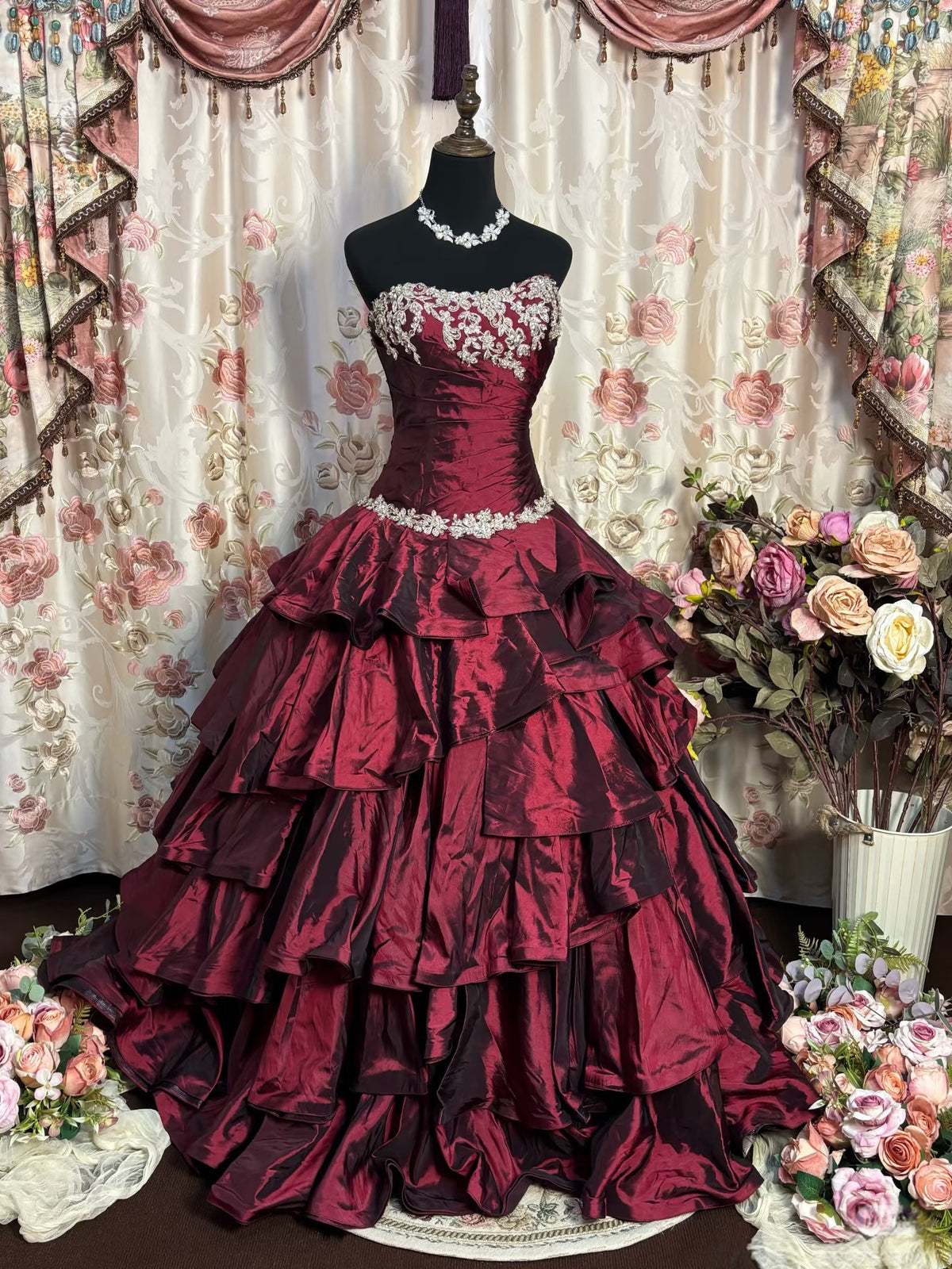 Retro Sweetheart Taffeta Ruffles Burgundy Long Prom Gown with Lace Applique