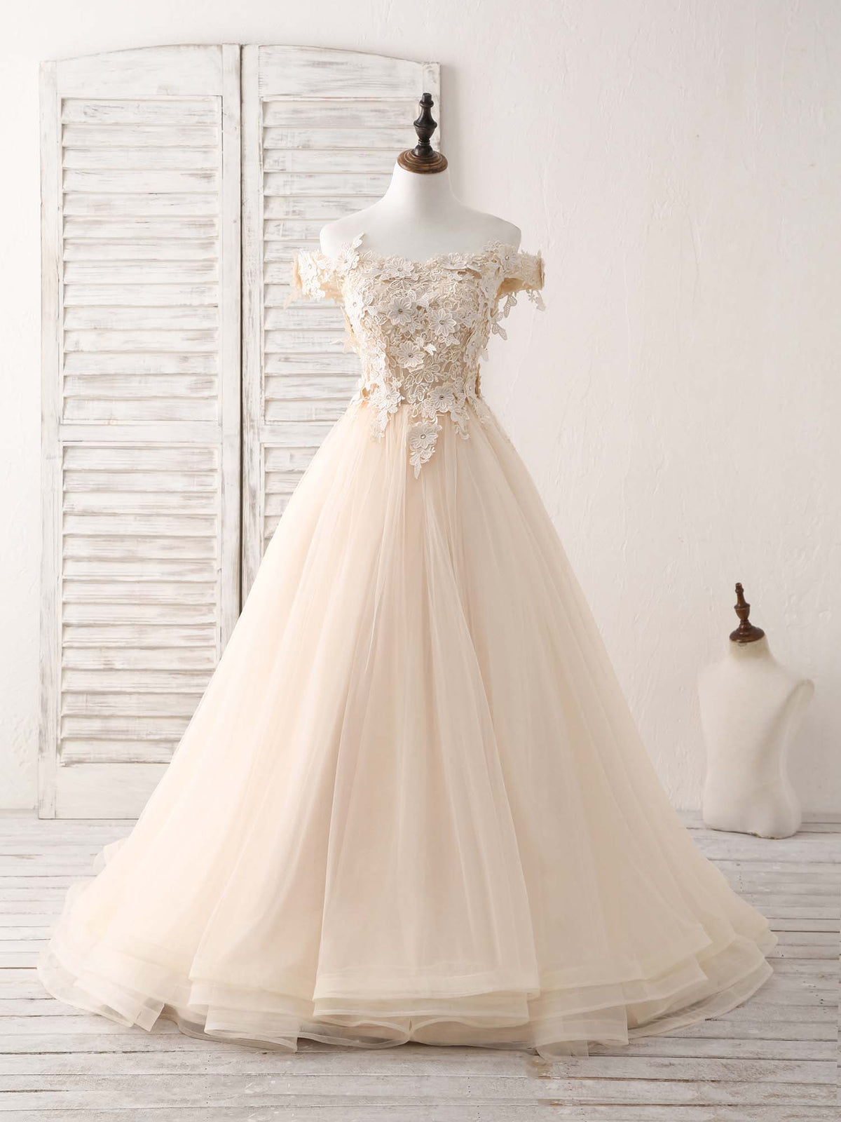 A-Line Lace Applique Tulle Long Champagne Prom Dresses Sweet 16 Dress