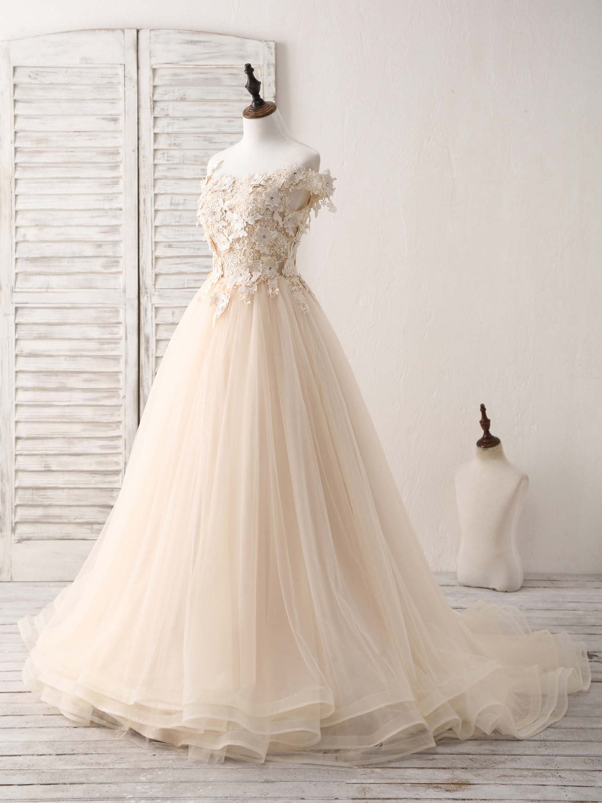 A-Line Lace Applique Tulle Long Champagne Prom Dresses Sweet 16 Dress