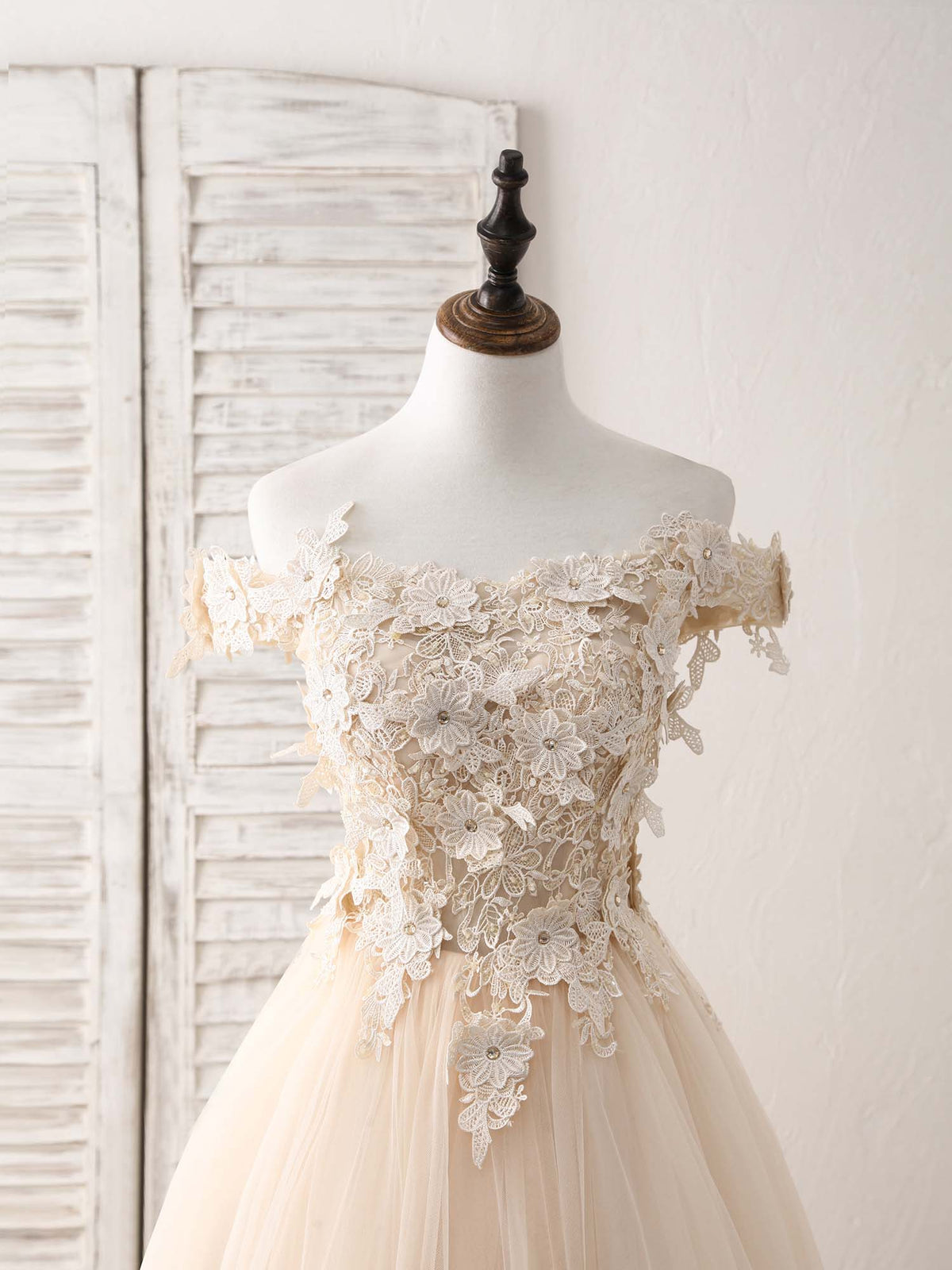 A-Line Lace Applique Tulle Long Champagne Prom Dresses Sweet 16 Dress