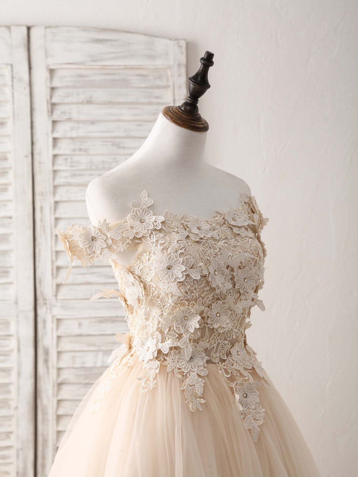 A-Line Lace Applique Tulle Long Champagne Prom Dresses Sweet 16 Dress