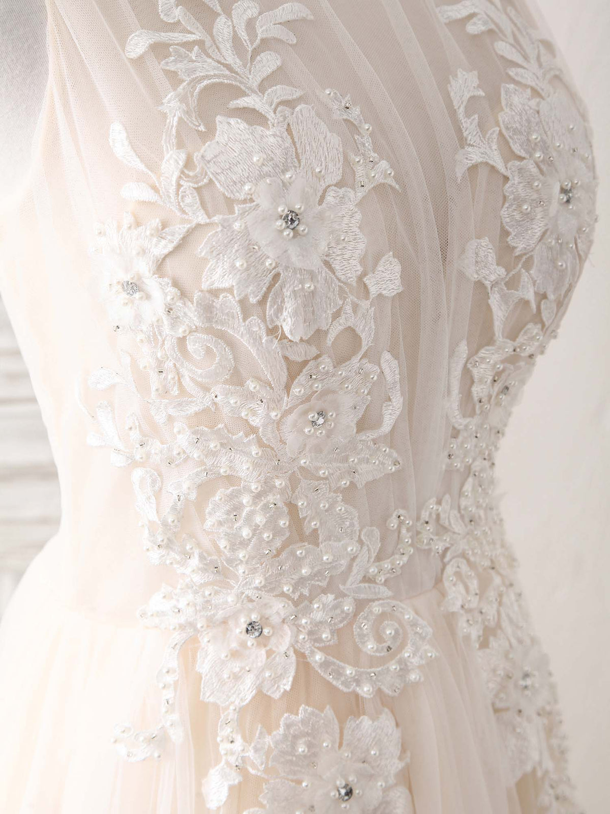 Champagne Round Neck Tulle Lace Applique Long Prom Dress