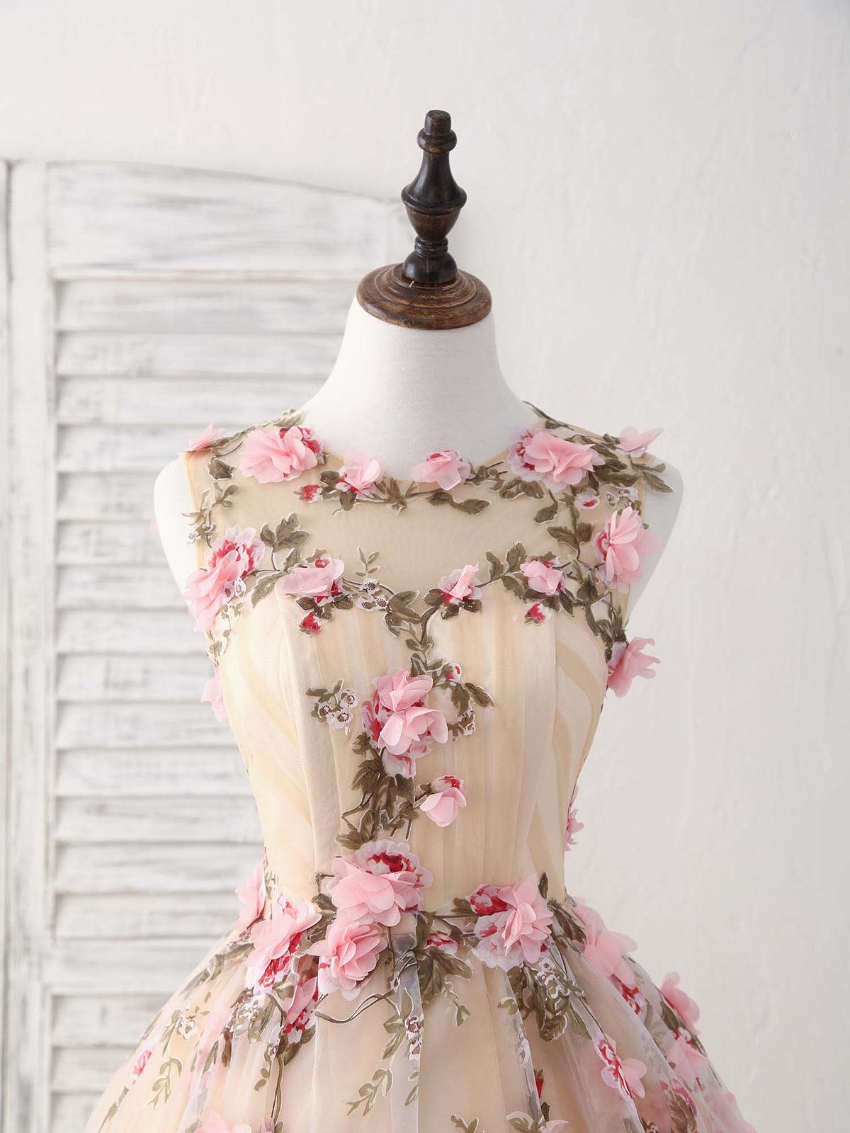 A-Line Champagne 3D Applique Short Prom Dress Cute Homecoming Dress