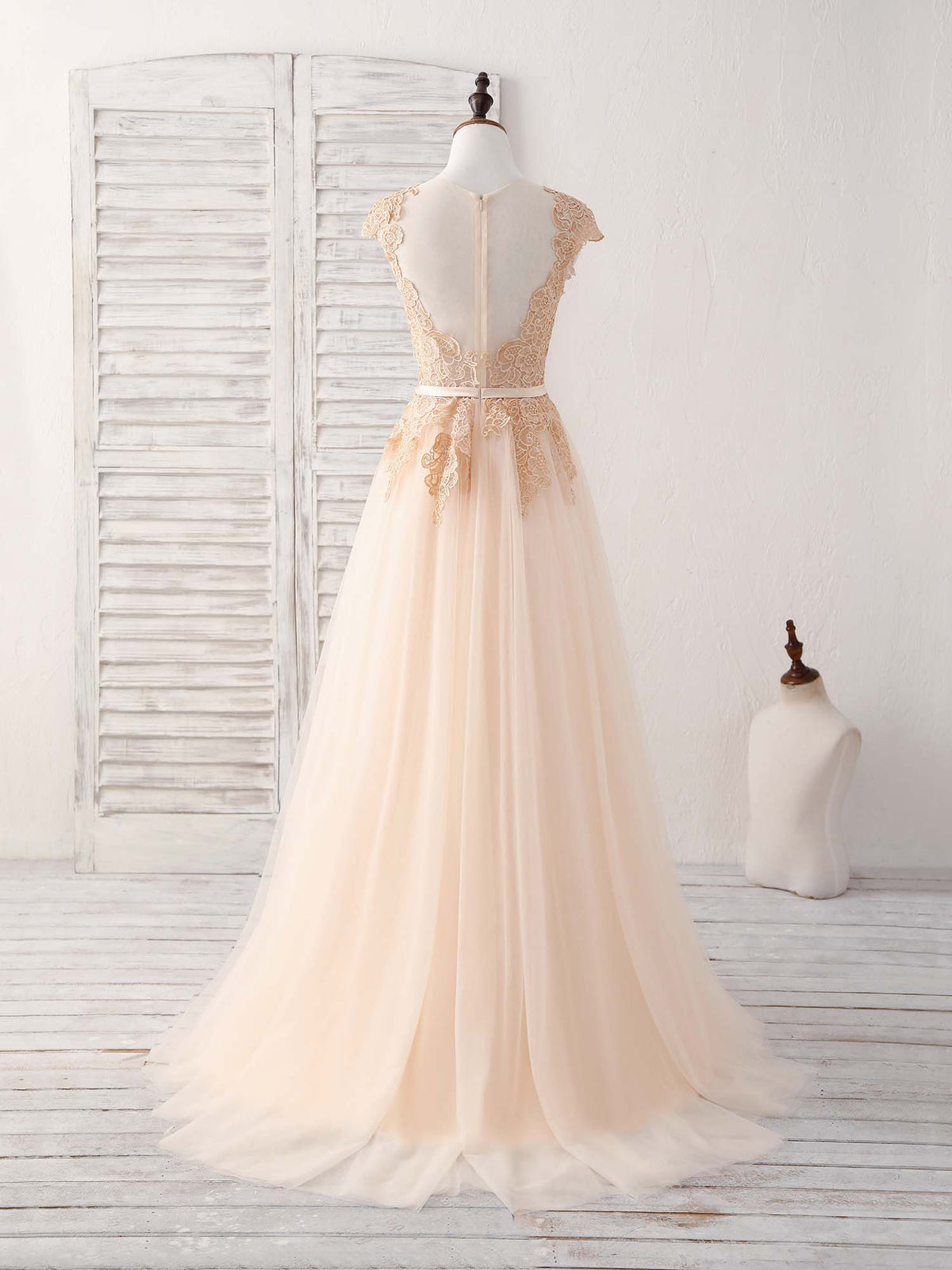 Champagne Round Neck Tulle Lace Applique Long Prom Dress