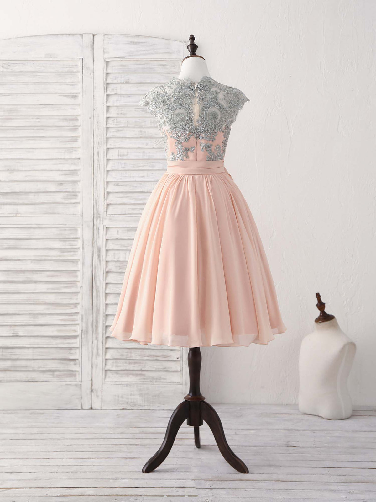 Elegant Lace Applique Short Prom Dress Pink Bridesmaid Dress