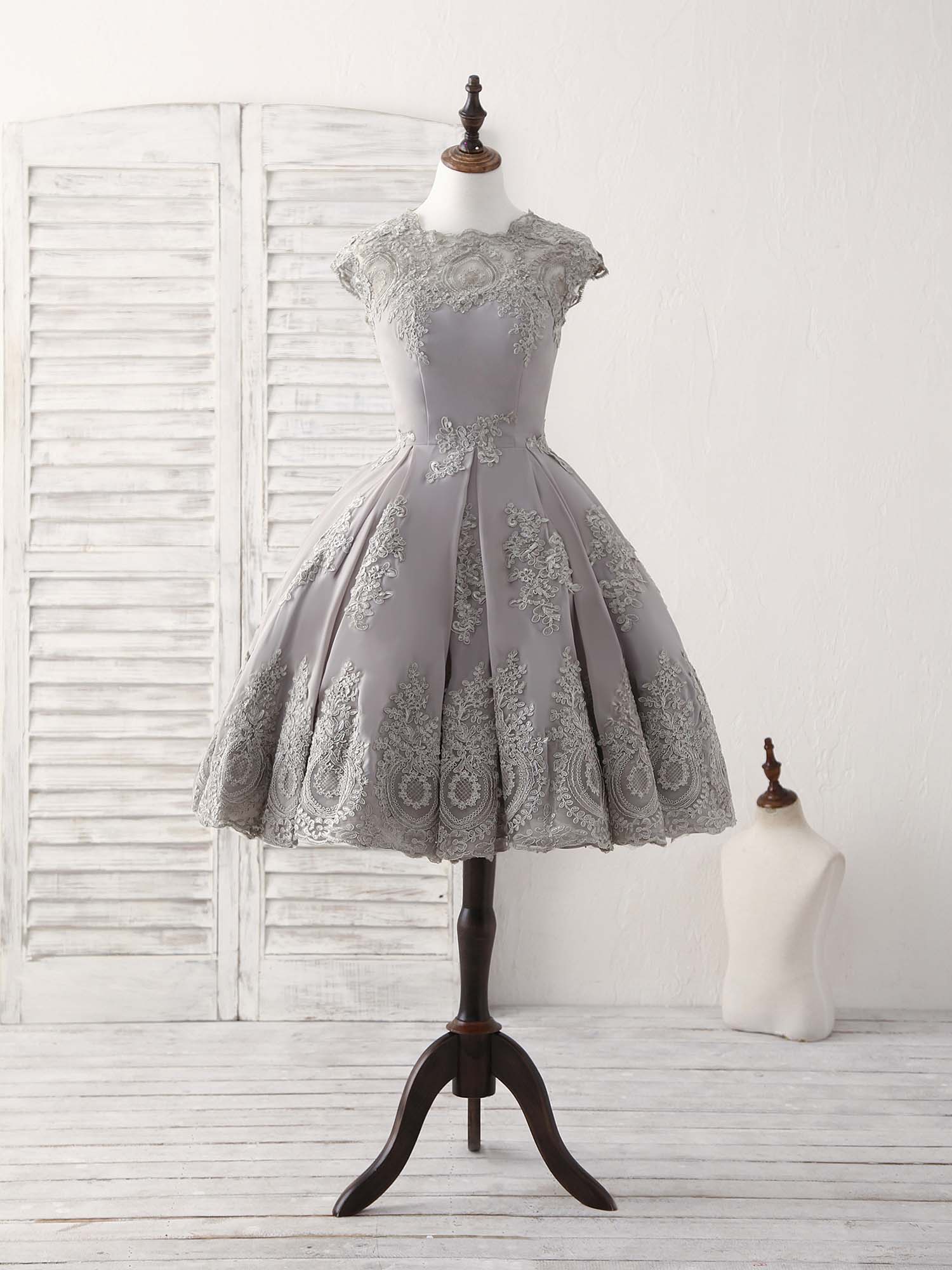 Gray Round Neck Lace Short Prom Dress Gray Bridesmaid Dress – shopluu