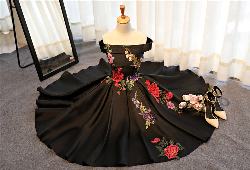 Black Satin Short Prom Dress, Black Homecoming Dresses With Lace Applique