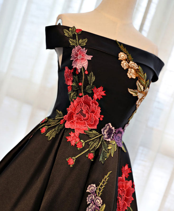 Black Satin Short Prom Dress, Black Homecoming Dresses With Lace Applique